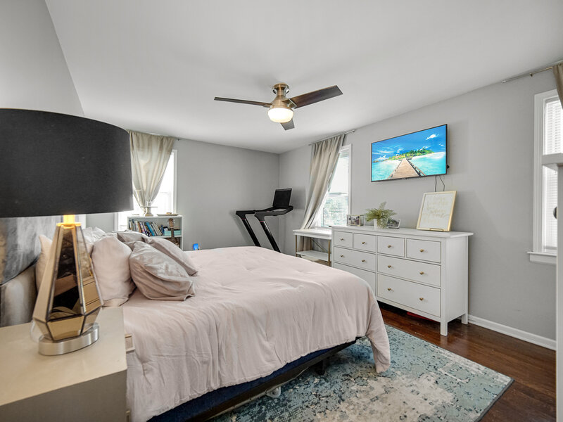 9831 S Prairie Avenue Chicago IL 60628
