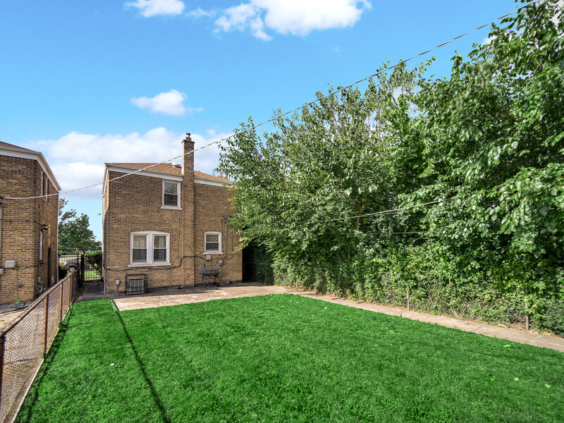 9831 S Prairie Avenue Chicago IL 60628