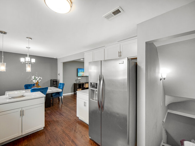 9831 S Prairie Avenue Chicago IL 60628