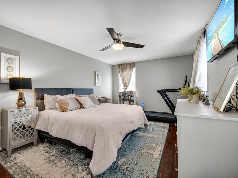9831 S Prairie Avenue Chicago IL 60628