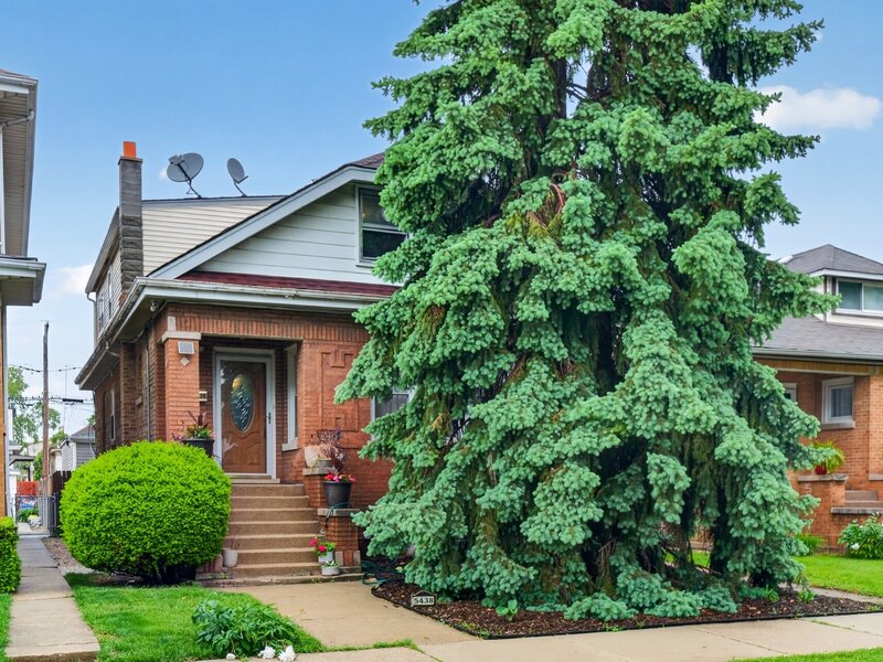 5438 W Melrose Street Chicago IL 60641