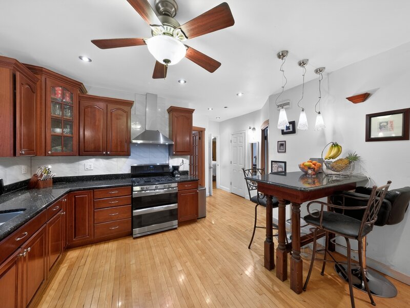 5438 W Melrose Street Chicago IL 60641