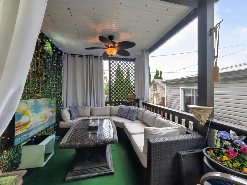 5438 W Melrose Street Chicago IL 60641