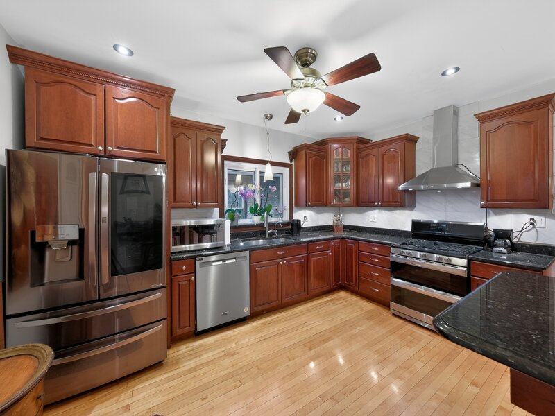 5438 W Melrose Street Chicago IL 60641