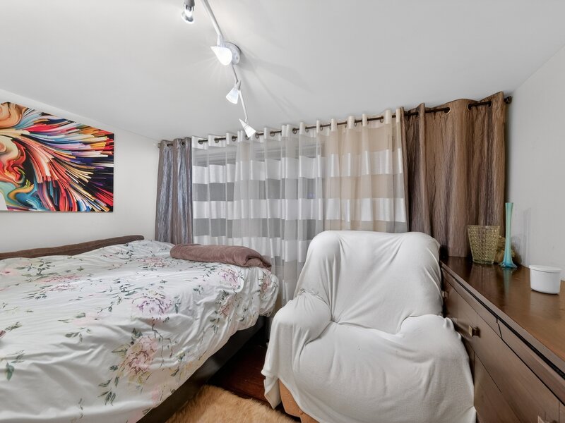 5438 W Melrose Street Chicago IL 60641
