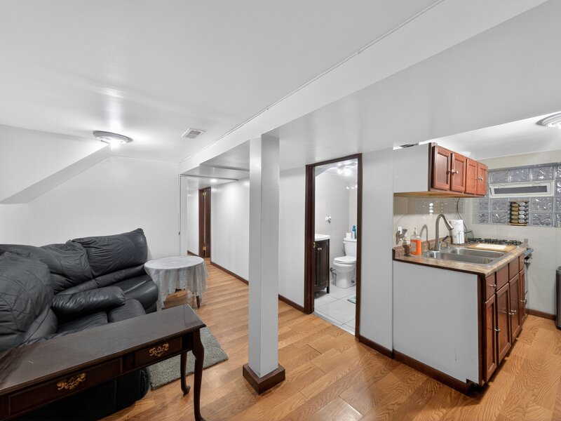5438 W Melrose Street Chicago IL 60641