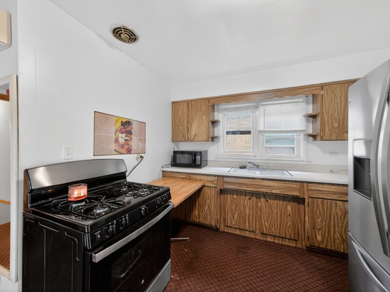 5438 W Melrose Street Chicago IL 60641