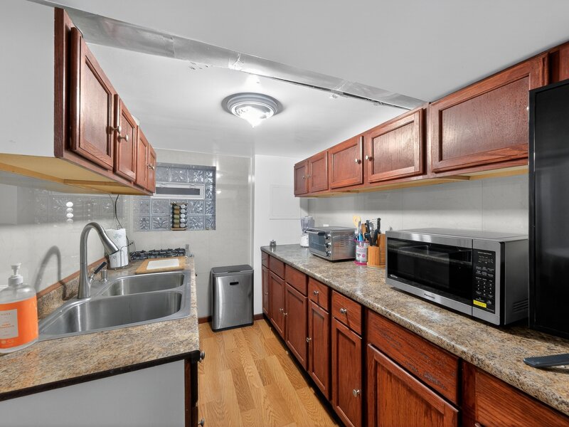 5438 W Melrose Street Chicago IL 60641