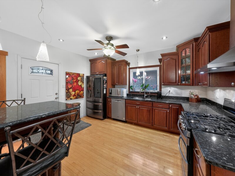 5438 W Melrose Street Chicago IL 60641