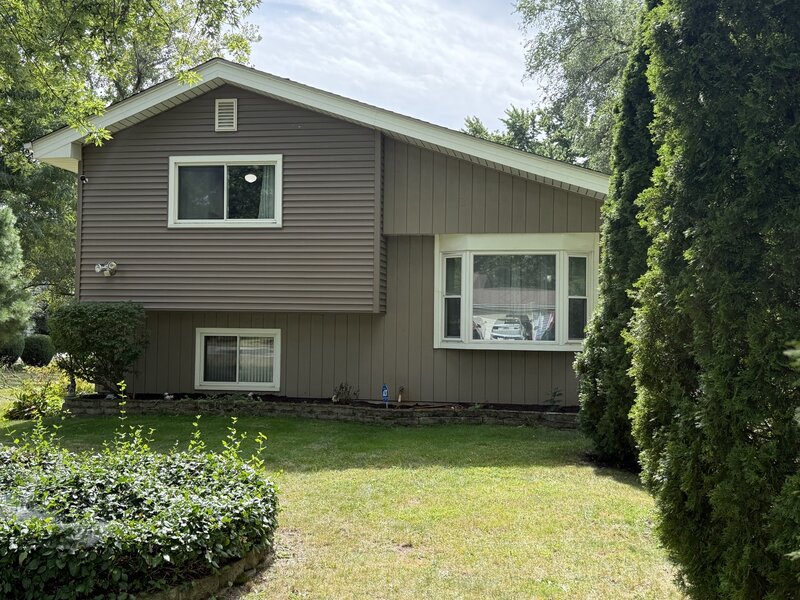 29 Ray Avenue West Chicago IL 60185