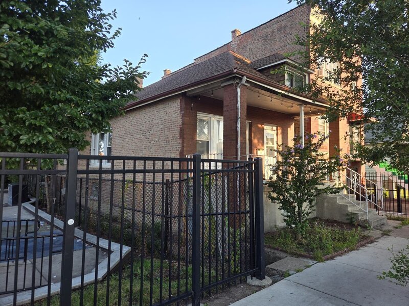 10554 S Avenue L Street Chicago IL 60617