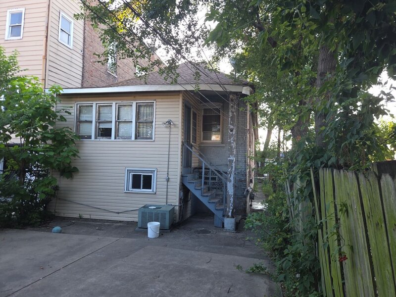 10554 S Avenue L Street Chicago IL 60617