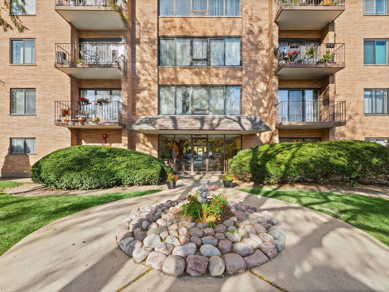 1747 W Crystal Lane Mount Prospect IL 60056