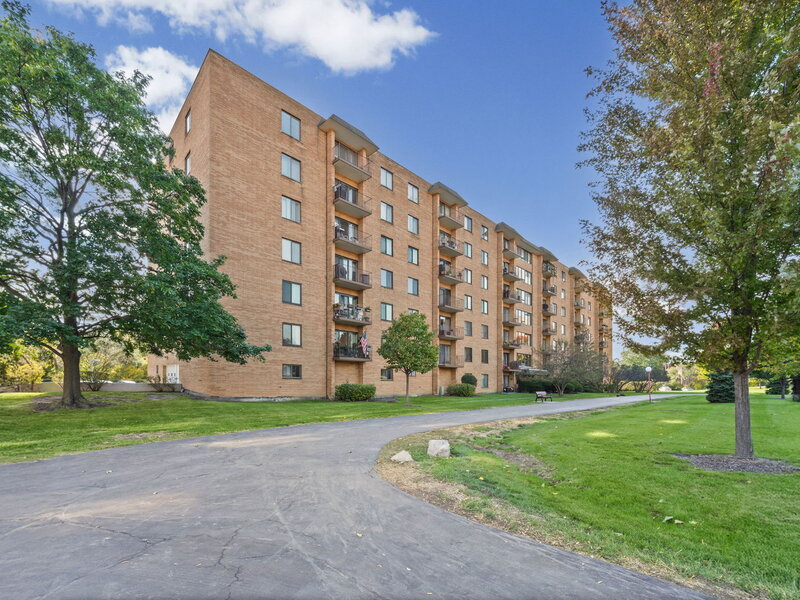 1747 W Crystal Lane Mount Prospect IL 60056