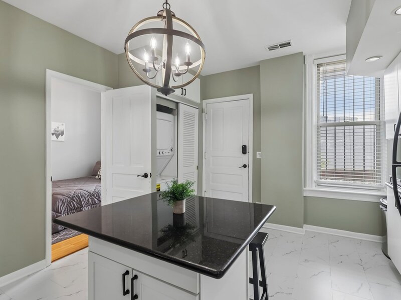 2202 N Clybourn Avenue Chicago IL 60614