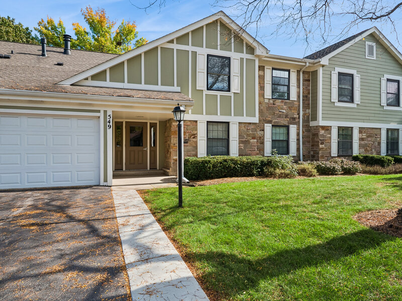 549 Williamsburg Court Wheeling IL 60090