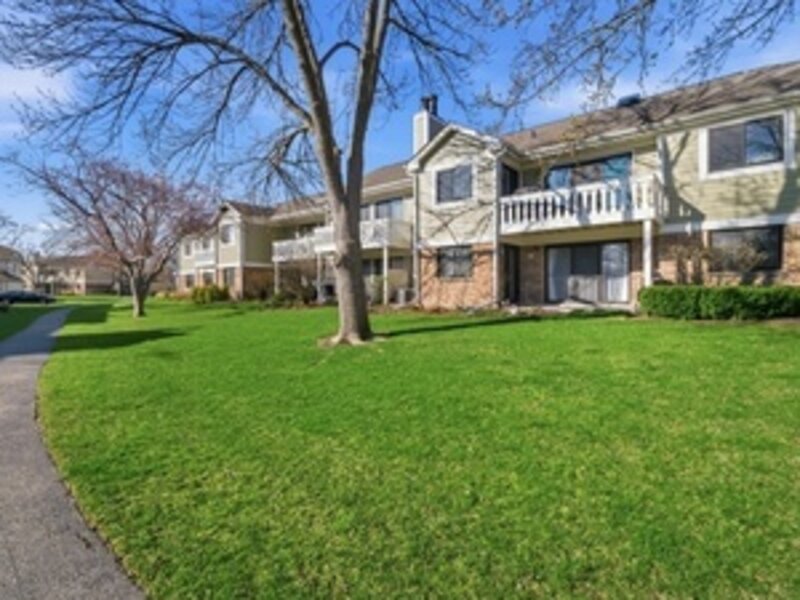 549 Williamsburg Court Wheeling IL 60090