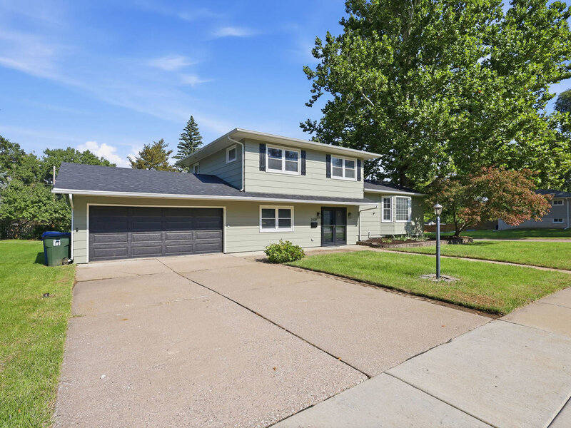2438 E Columbia Avenue Davenport IA 52803