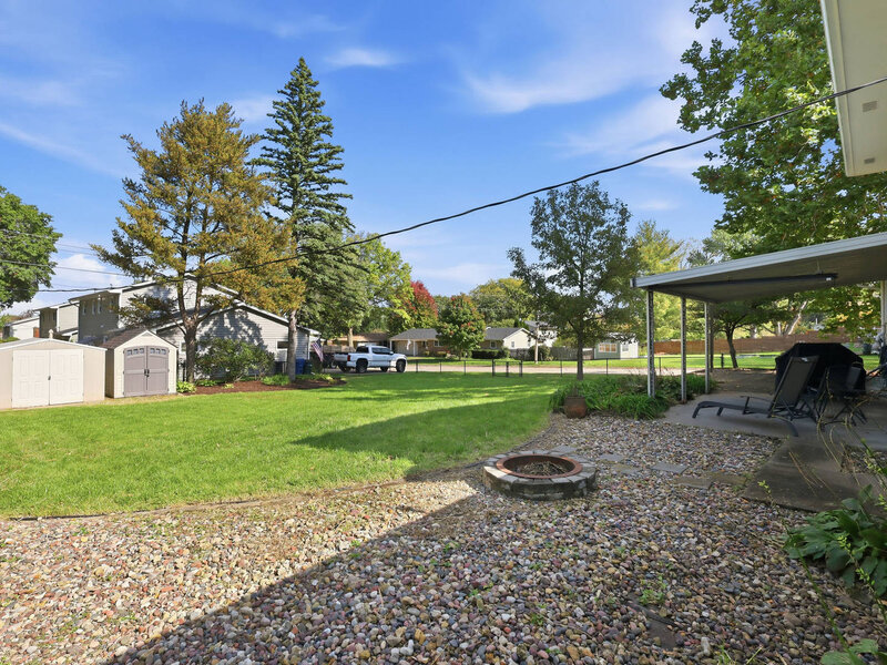 2438 E Columbia Avenue Davenport IA 52803