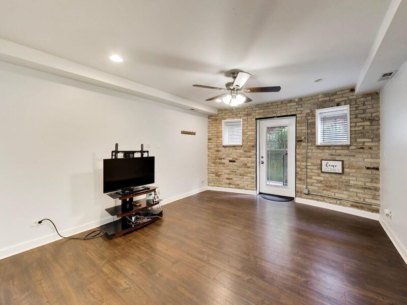 1340 W Greenleaf Avenue Chicago IL 60626