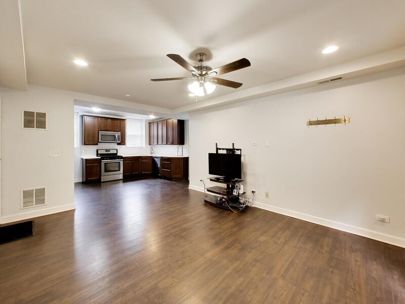 1340 W Greenleaf Avenue Chicago IL 60626