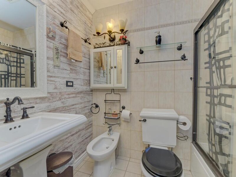 258 Cunningham Lane Bloomingdale IL 60108