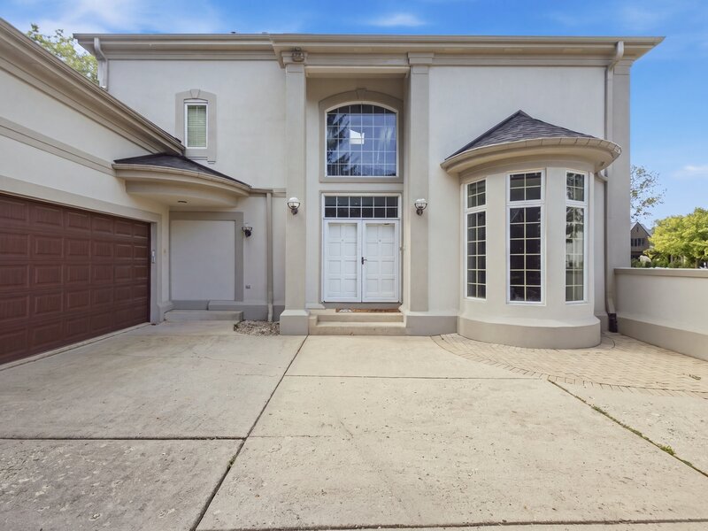 351 Willowood Lane Willowbrook IL 60527