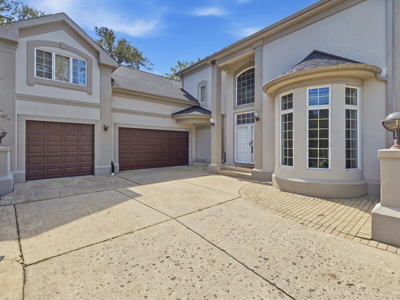 351 Willowood Lane Willowbrook IL 60527