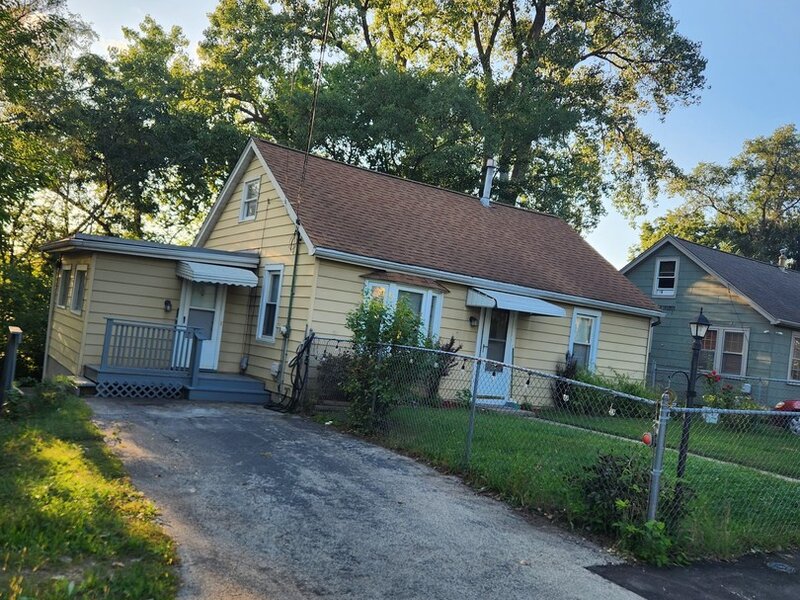 32 Arlington Lane Fox Lake IL 60020