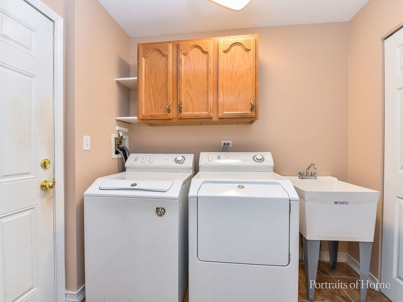 1302 Dunbarton Drive Aurora IL 60502