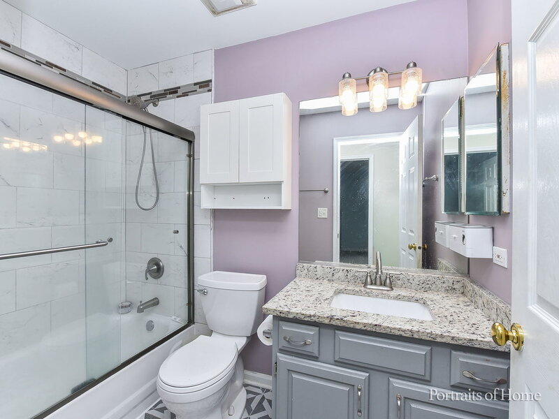 1302 Dunbarton Drive Aurora IL 60502