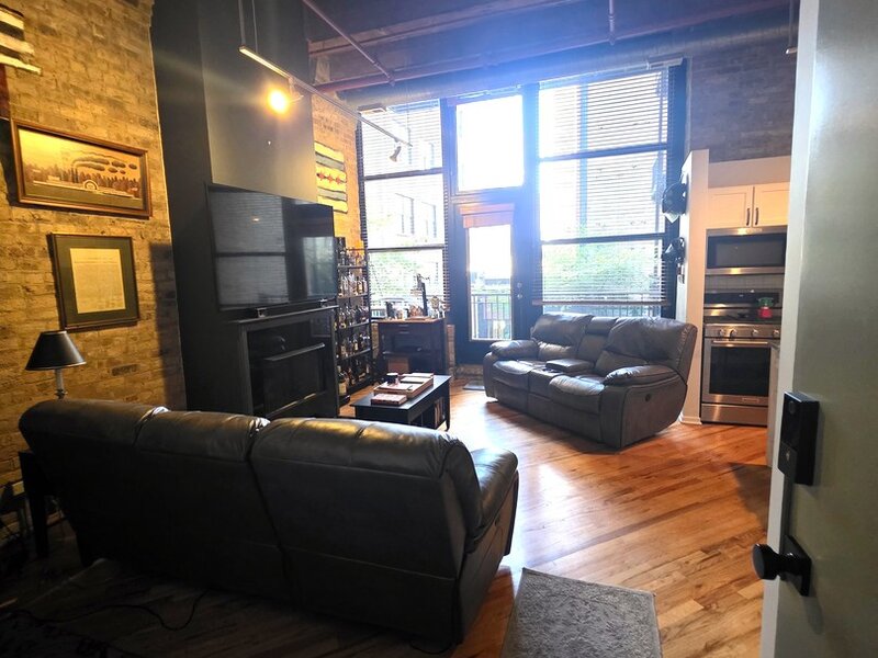 226 N Clinton Street Chicago IL 60661