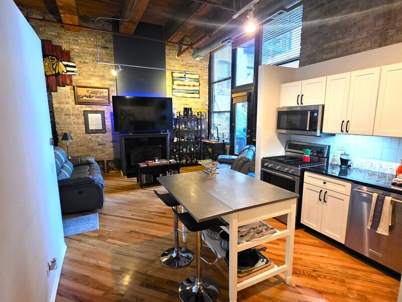 226 N Clinton Street Chicago IL 60661