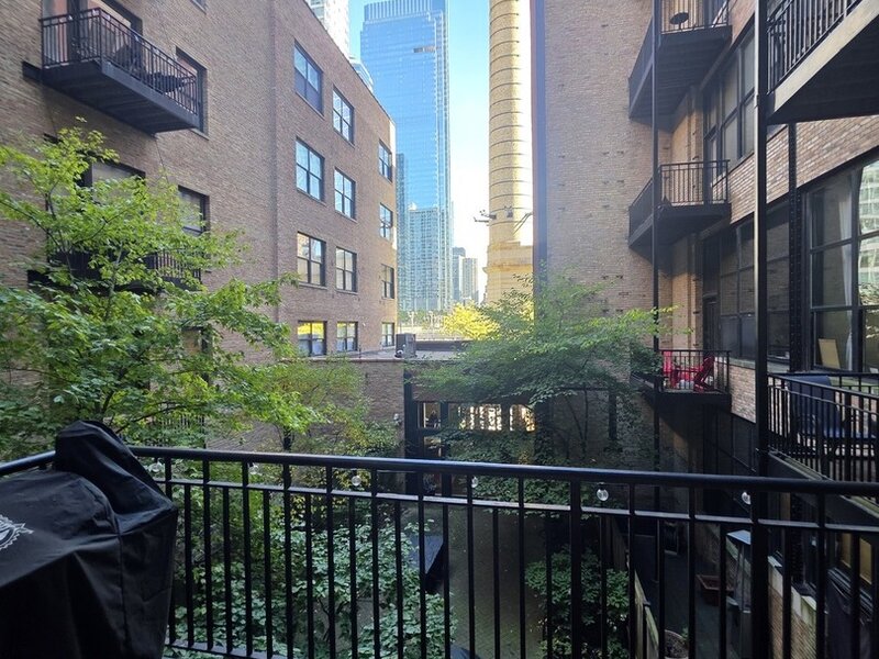 226 N Clinton Street Chicago IL 60661