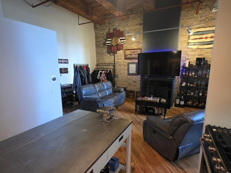226 N Clinton Street Chicago IL 60661