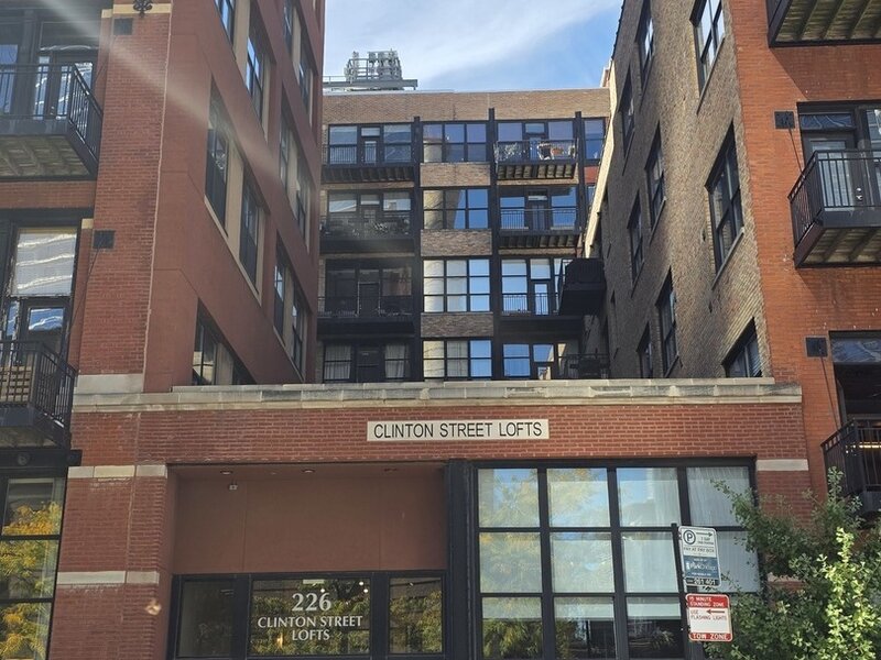 226 N Clinton Street Chicago IL 60661