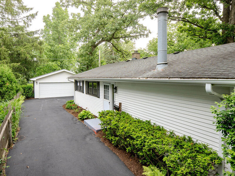 26 E Woodland Road Lake Bluff IL 60044