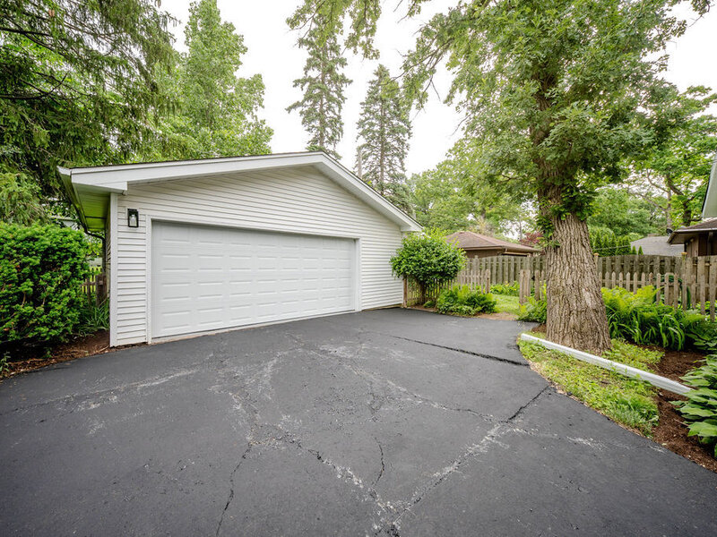 26 E Woodland Road Lake Bluff IL 60044