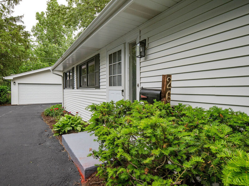 26 E Woodland Road Lake Bluff IL 60044