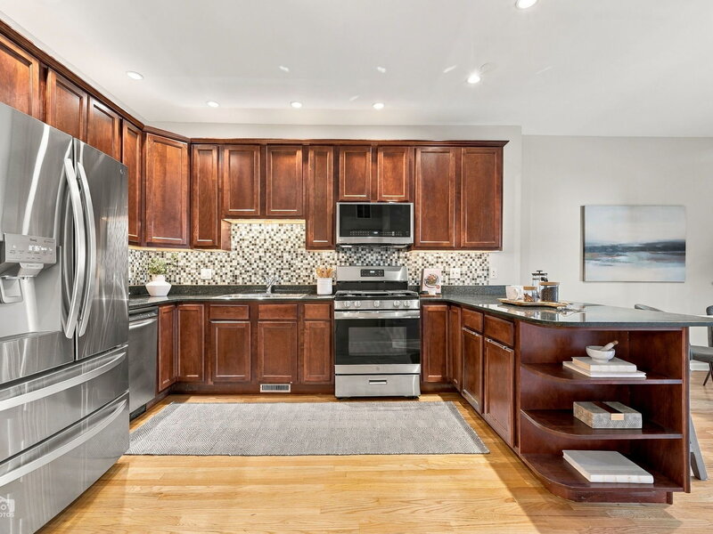2440 N Linden Place Chicago IL 60647