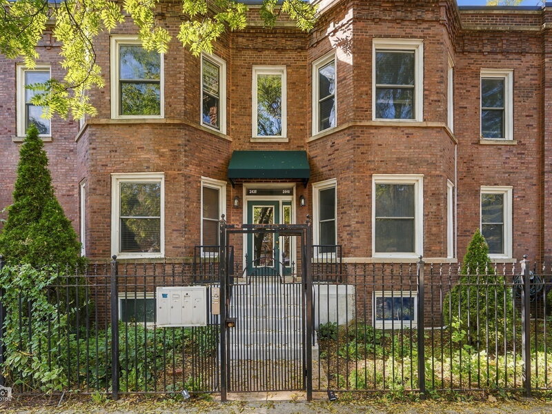 2440 N Linden Place Chicago IL 60647