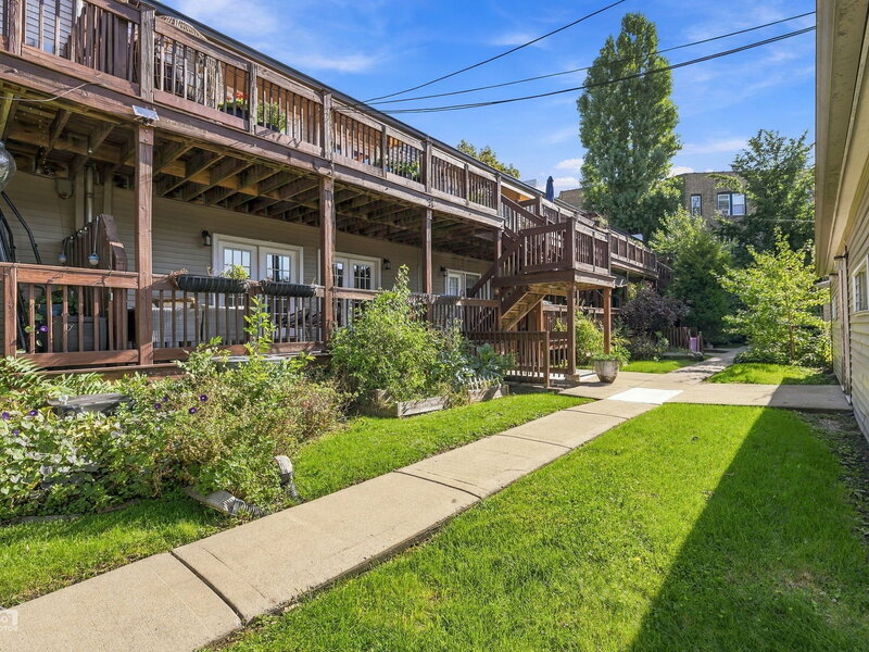 2440 N Linden Place Chicago IL 60647