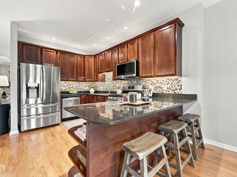 2440 N Linden Place Chicago IL 60647