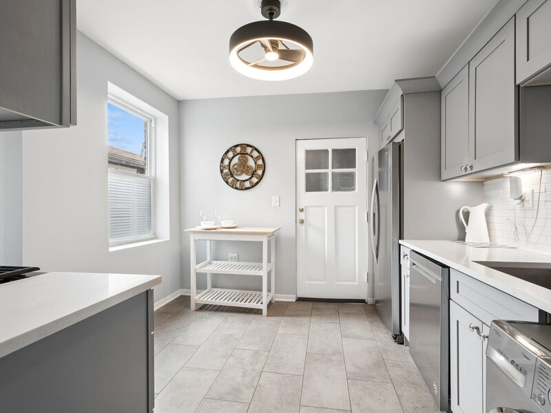 3701 W Cullom Avenue Chicago IL 60618