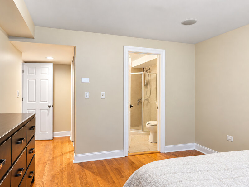 2319 W Rosemont Avenue Chicago IL 60645