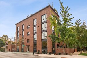 Photo of 559 W Armitage Avenue Chicago IL 60614