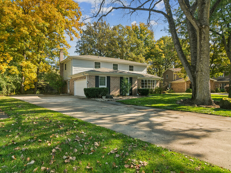 1745 E Summit Court Deerfield IL 60015