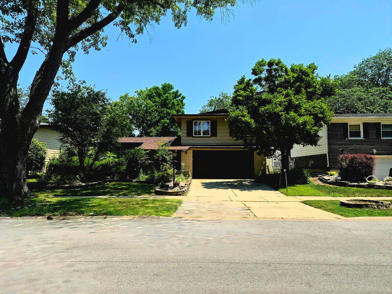 411 N Illinois Avenue Glenwood IL 60425