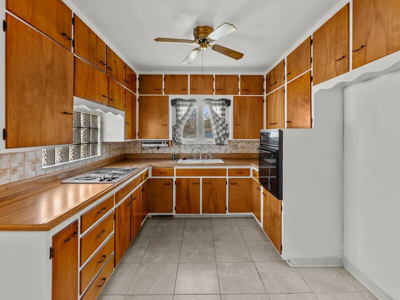 1818 W 38th Place Davenport IA 52806