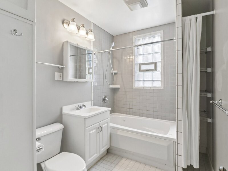 3643 N Hoyne Avenue Chicago IL 60618